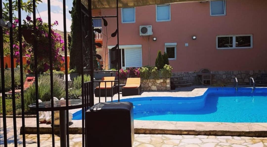 Private Riverside Villa Silvia Mostar Exterior foto